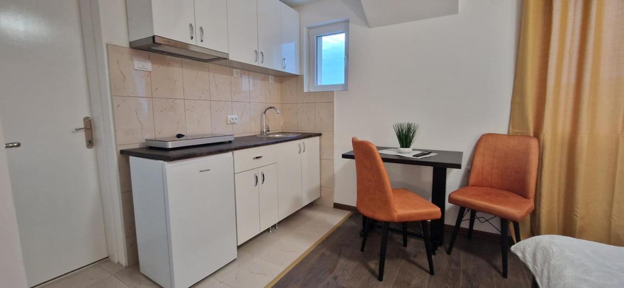 Apartmani Ostojic Vrdnik Εξωτερικό φωτογραφία