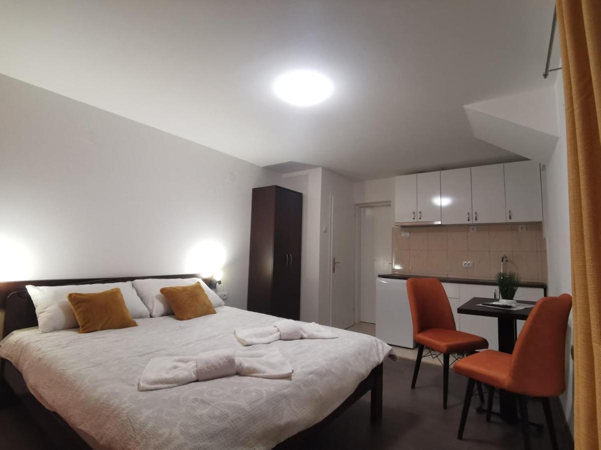 Apartmani Ostojic Vrdnik Εξωτερικό φωτογραφία